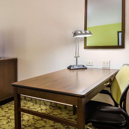 Hilton Garden Inn Wayne Ngoại thất bức ảnh