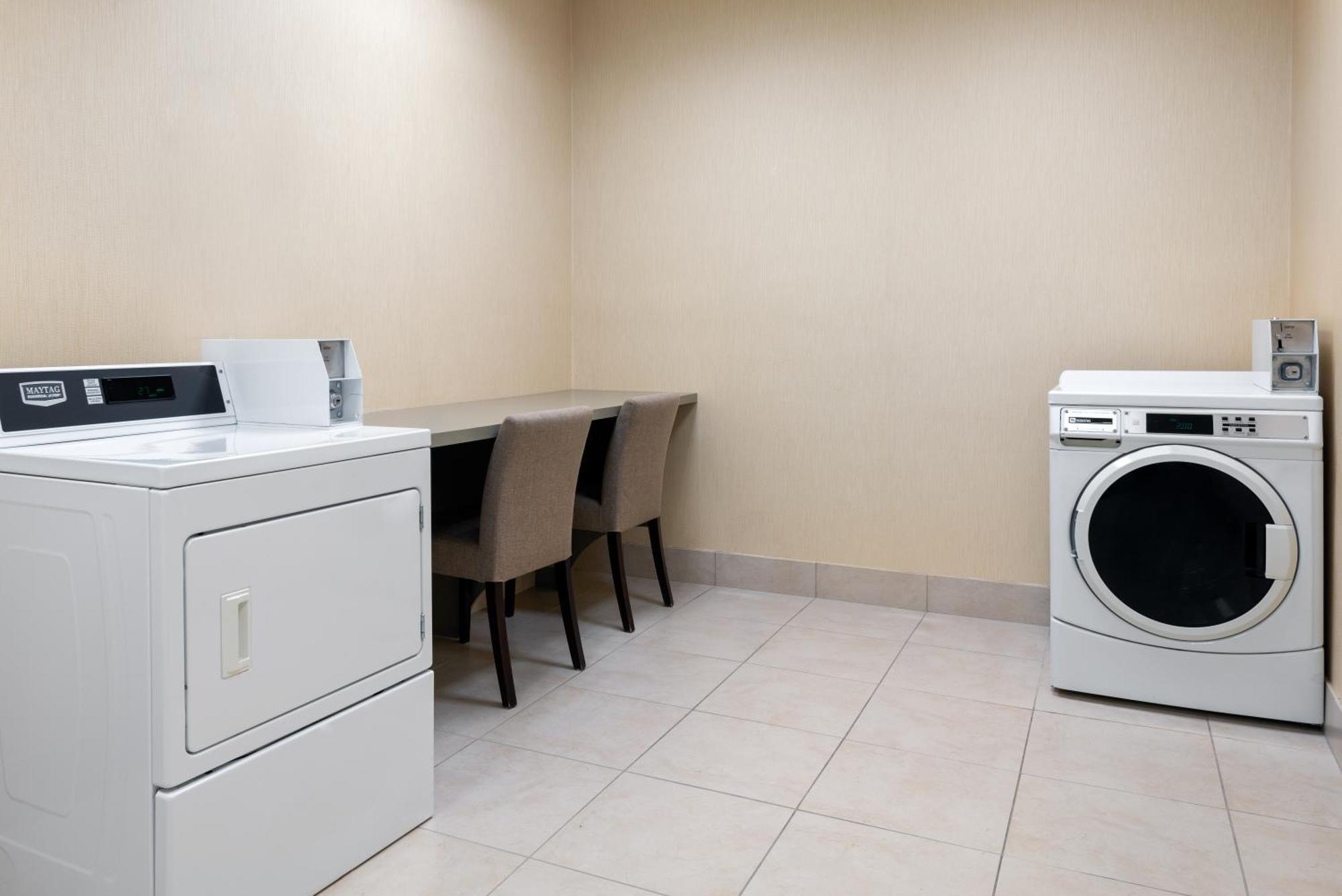 Hilton Garden Inn Wayne Ngoại thất bức ảnh