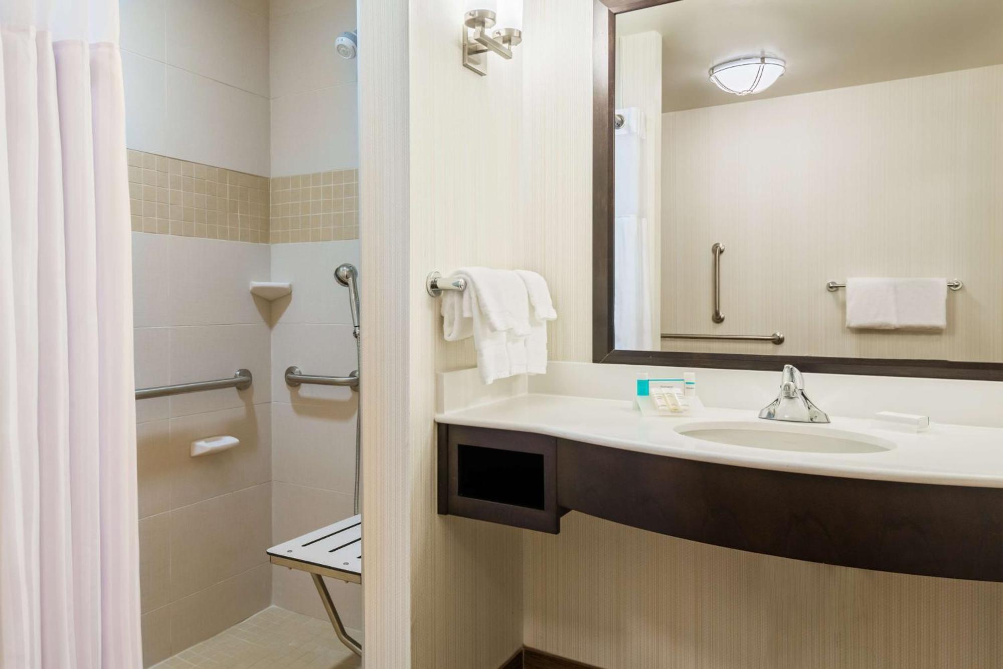 Hilton Garden Inn Wayne Ngoại thất bức ảnh
