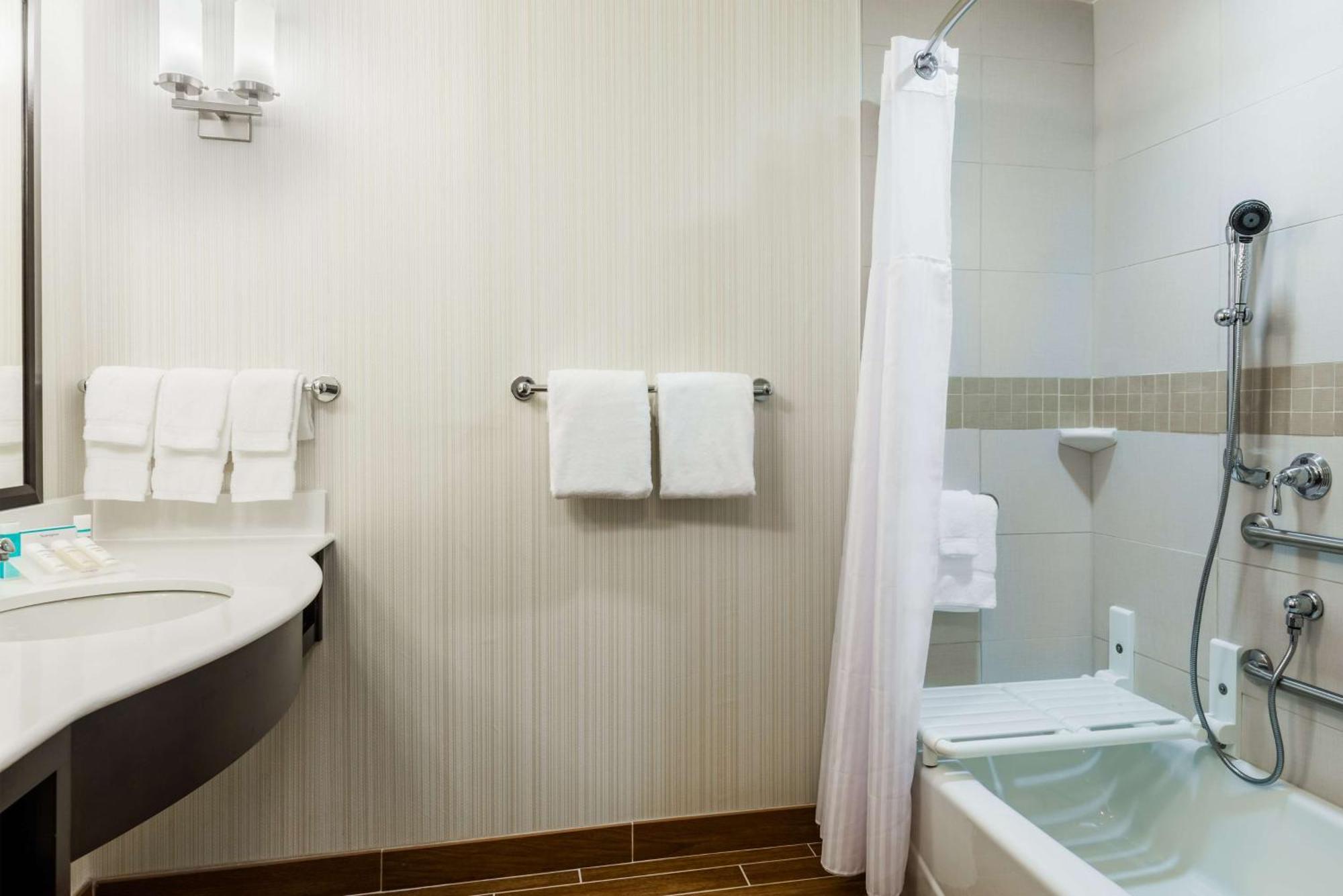 Hilton Garden Inn Wayne Ngoại thất bức ảnh