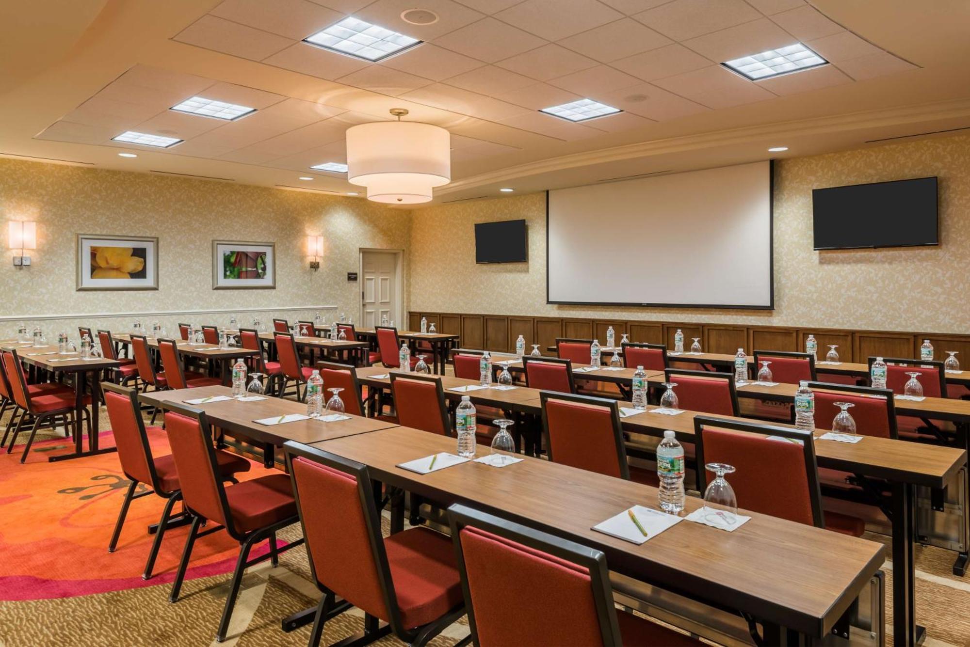 Hilton Garden Inn Wayne Ngoại thất bức ảnh